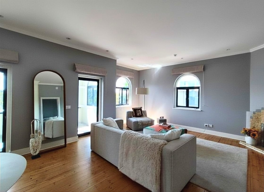 To Let 2 Bedroom Property for Rent in Green Point Western Cape